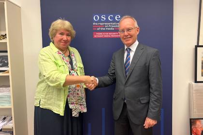 Среща на временно управляващия ПП-Виена Даниела Будинова с Представителя на ОССЕ по свободата на медиите посланик Ян Брату